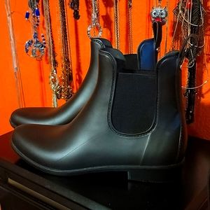 Black water booties